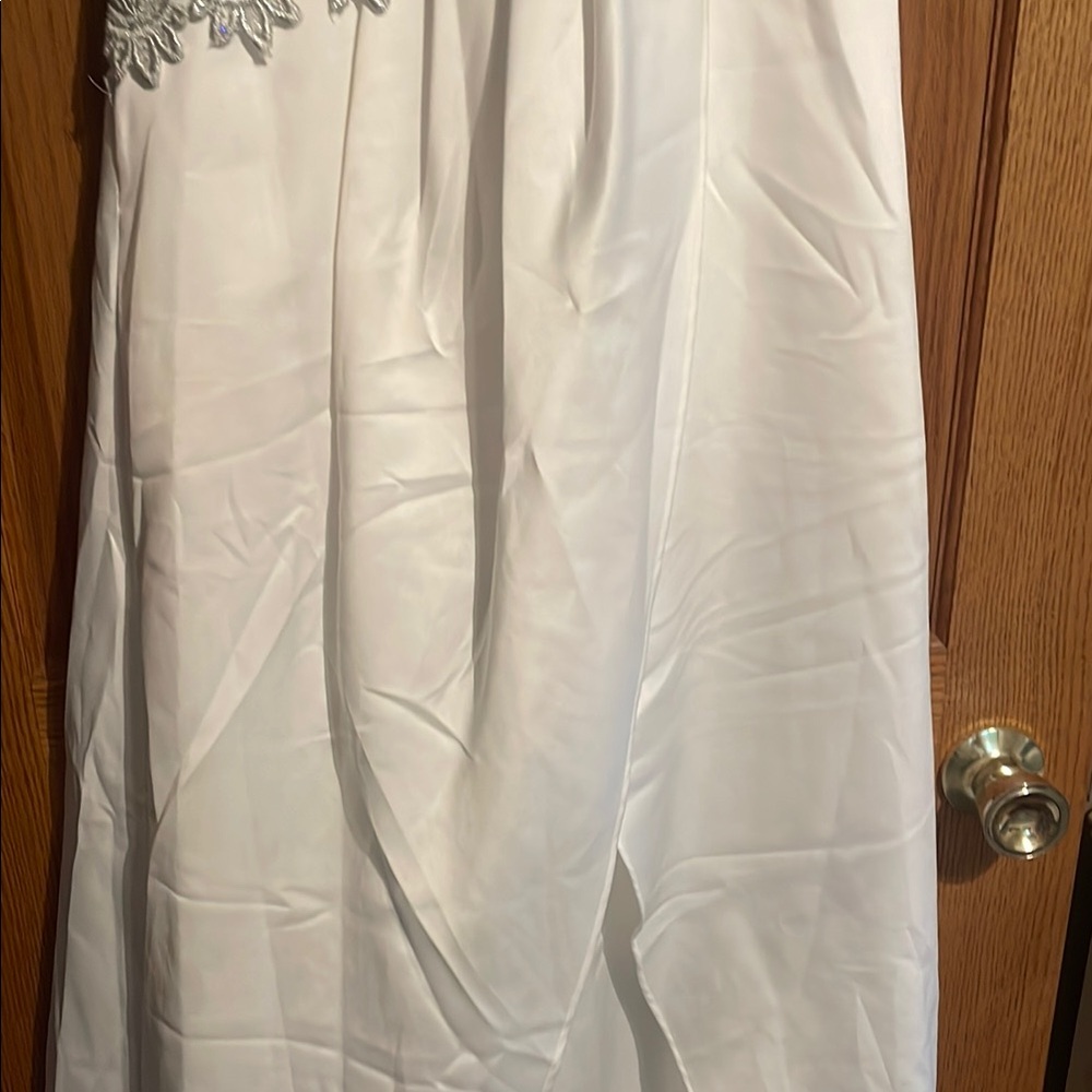 Elegant White Dress - Picture 4 of 9